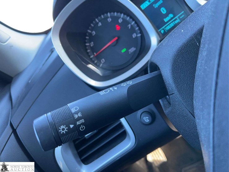 2015-chevrolet-equinox-ls-image-18