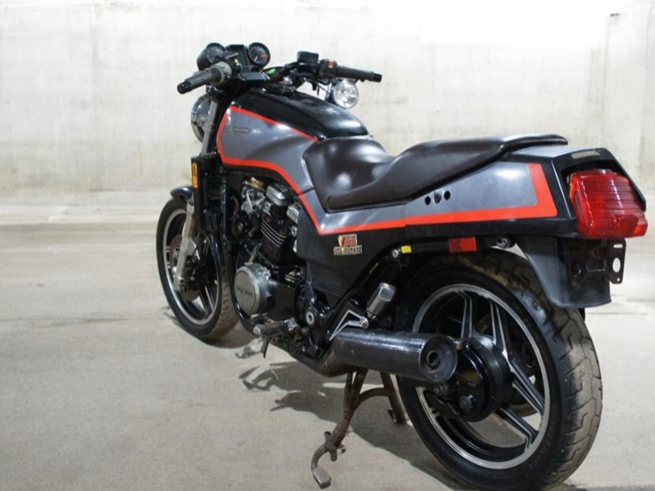 1985-honda-vf1100s-v65-sabre-motorcycle-image-6