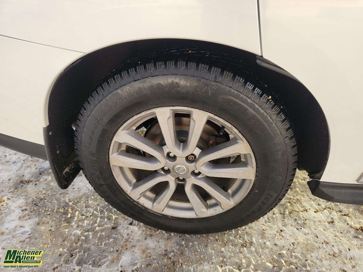 2015-nissan-pathfinder-image-12