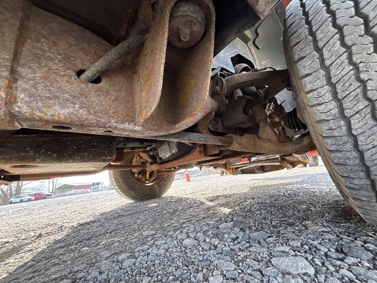 #1113-•-2004-gmc-sierra-pickup-truck-image-15