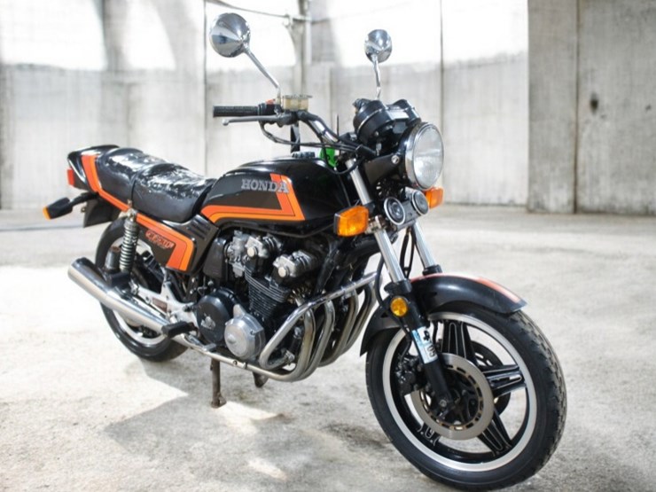 1982-honda-cb900f-motorcycle-image-2