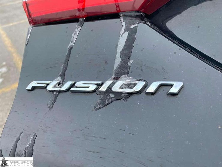 2017-ford-fusion-se-image-21