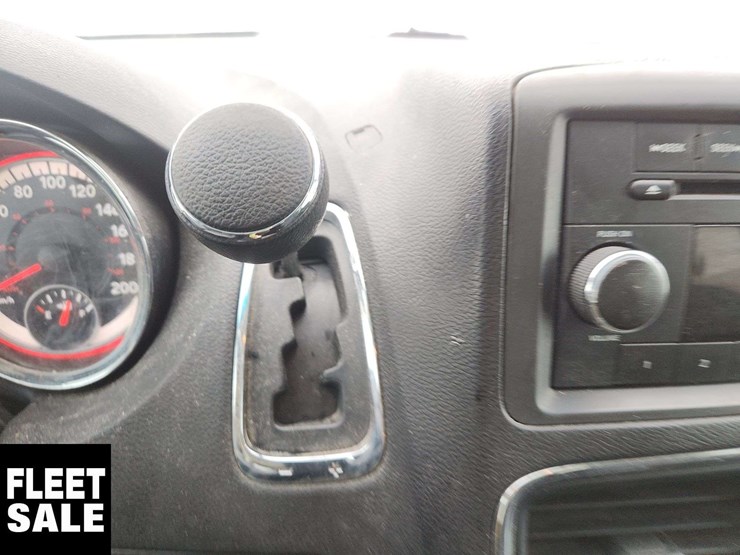 2015-dodge-grand-caravan-sxt-image-21