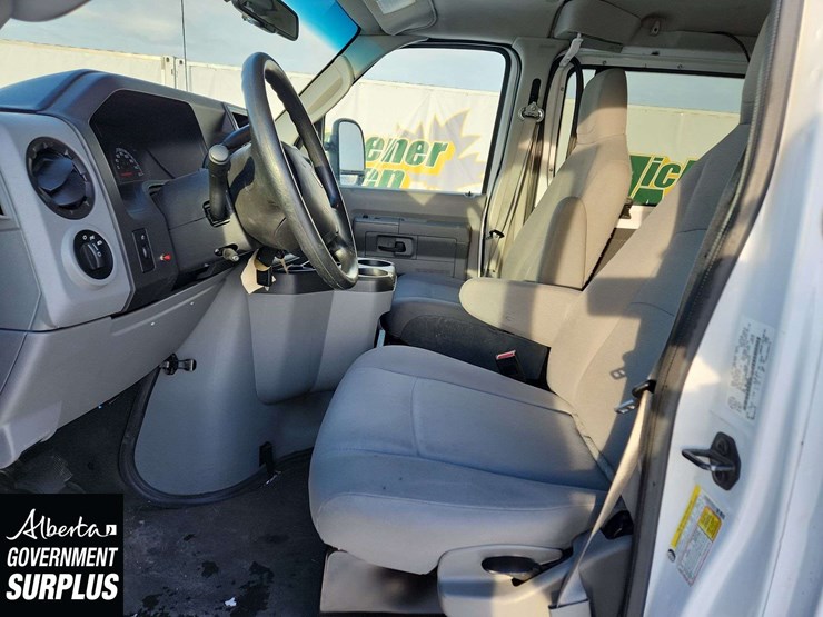 2014-ford-cargo-image-14