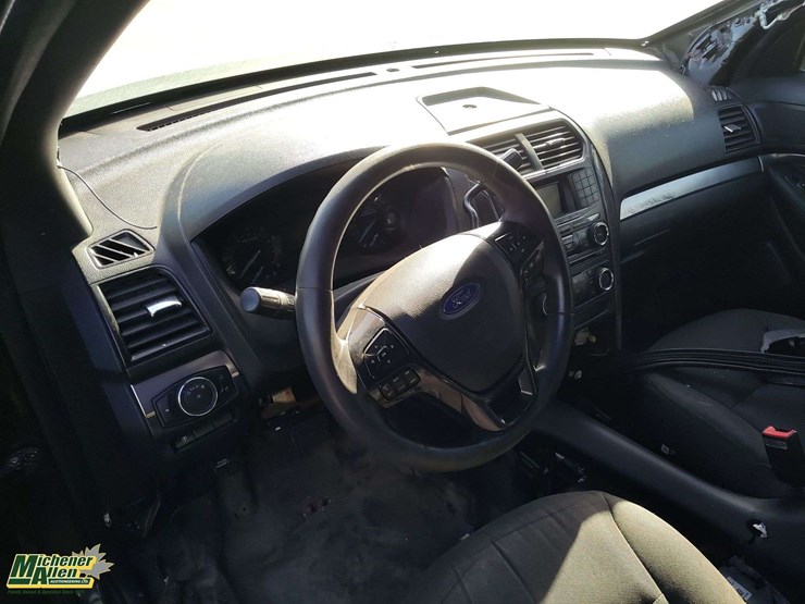 2018-ford-explorer-image-15