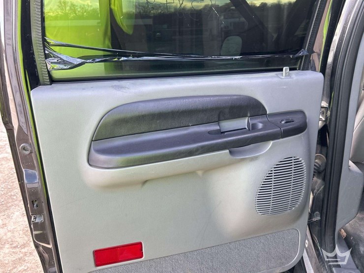 2005-ford-excursion-image-18