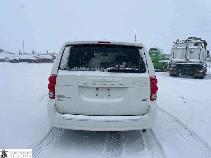 2011-dodge-grand-caravan-image-5