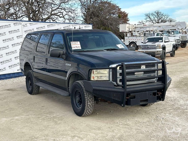 2005-ford-excursion-image-4