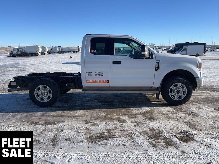 2021-ford-f350-image-8