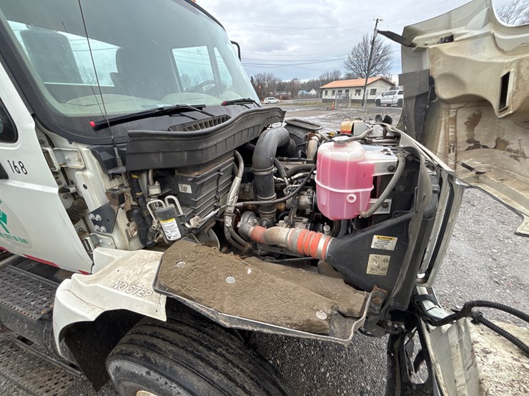 2009-international-7400-image-13