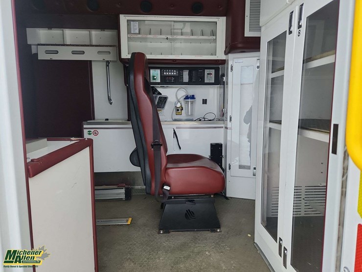 2016-chevrolet-express-s/a-ambulance-image-32