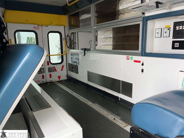 2017-chevrolet-express-g3500-image-33