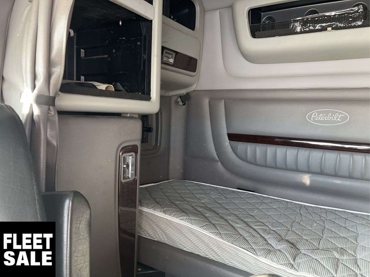 2016-peterbilt-367-image-17