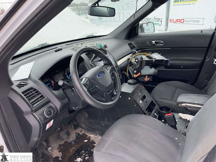 2018-ford-explorer-image-28