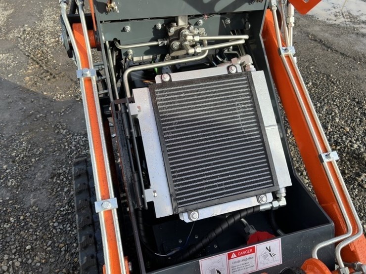 2025-agt-ysrt14-mini-compact-track-loader-image-15