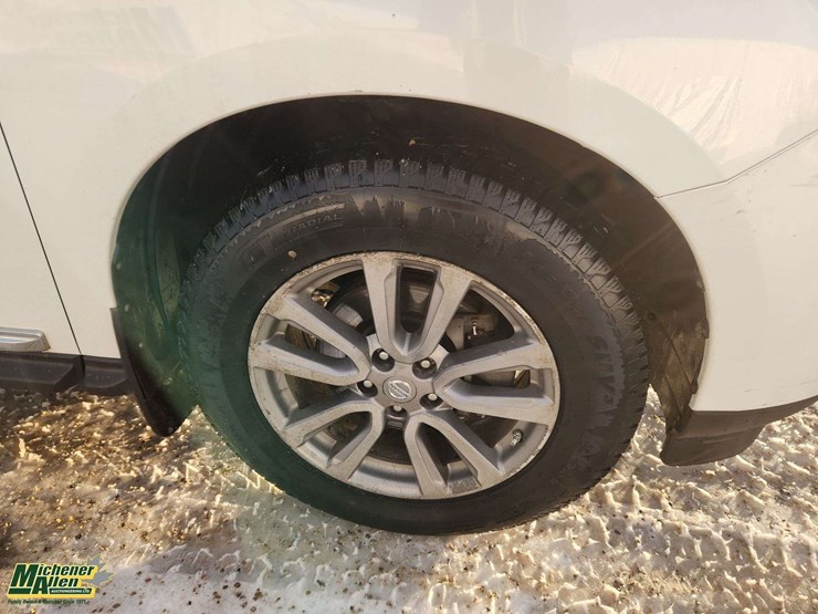 2015-nissan-pathfinder-image-13