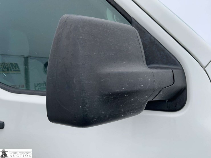 2012-nissan-nv2500hd-image-33