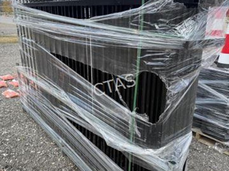 #132-•-wrought-iron-fence---8-panels-image-4