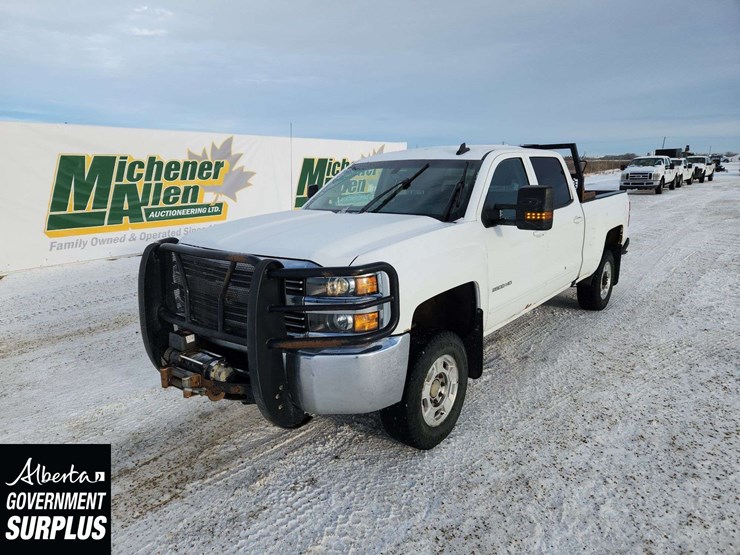 2016-chevrolet-silverado-2500hd-image-1