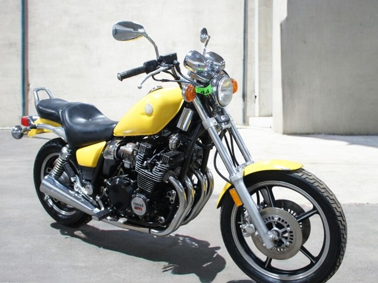 1985-yamaha-xj700-maxim-motorcycle-image-2