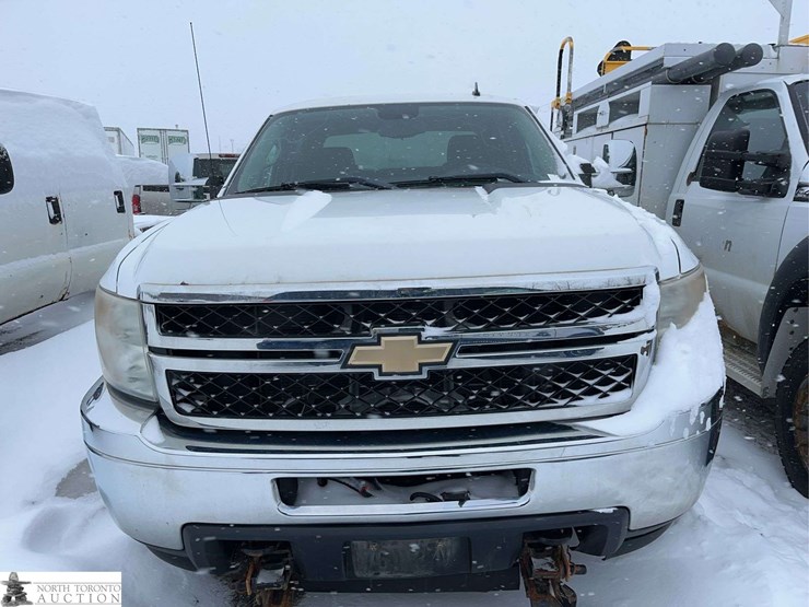 2011-chevrolet-k2500-image-2