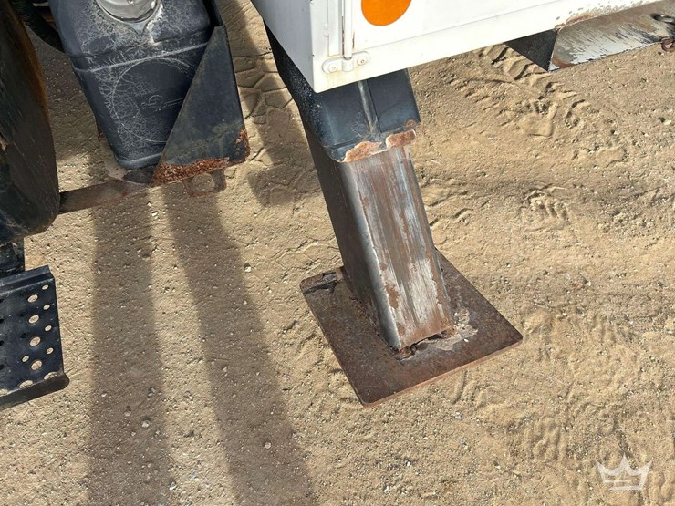 2011-ford-f750-image-19