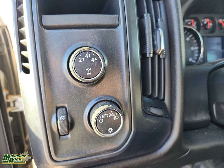 2015-chevrolet-silverado-2500hd-image-22