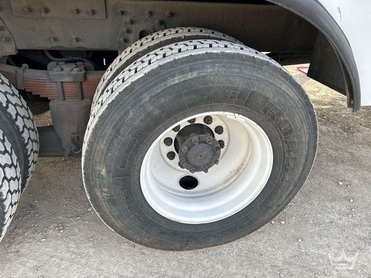 2007-international-derrick-digger-truck-image-46