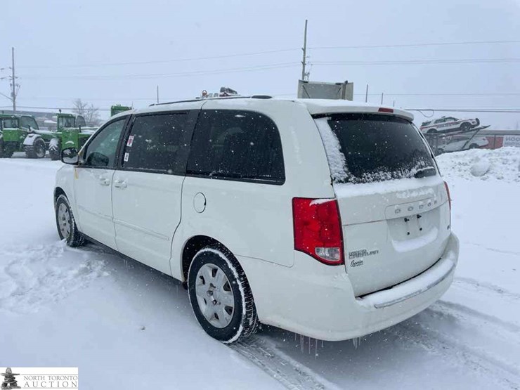 2011-dodge-grand-caravan-image-4