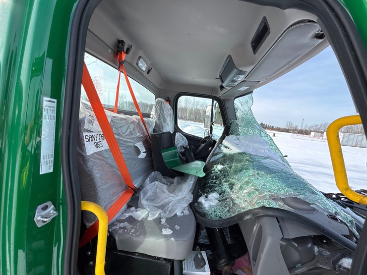 2024-freightliner-m2-106-image-26