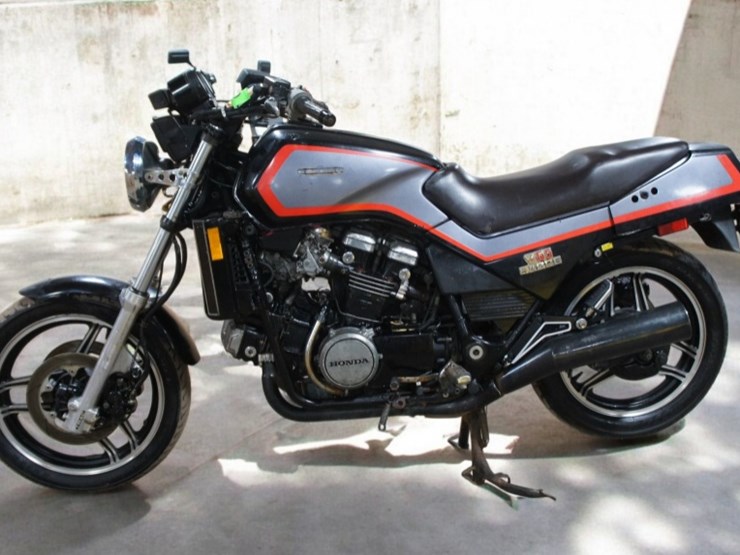 1985-honda-vf1100s-v65-sabre-motorcycle-image-4