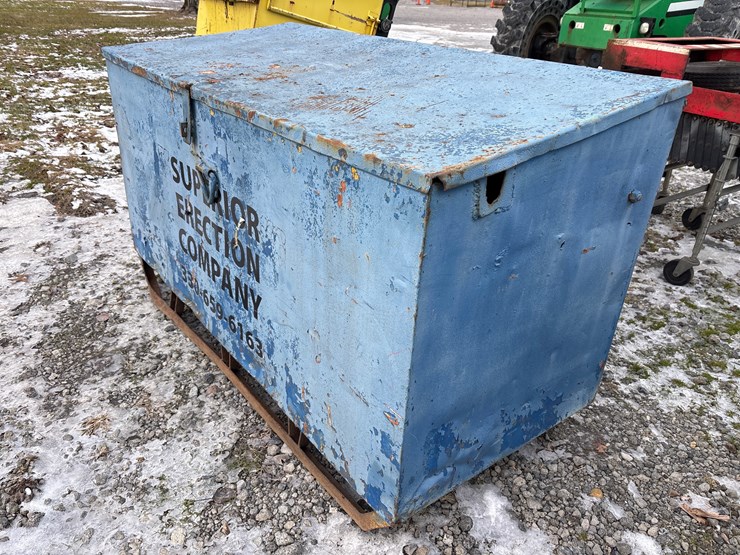 #6530-•-e1.-job-site-box-filled-with-mop-buckets-image-2