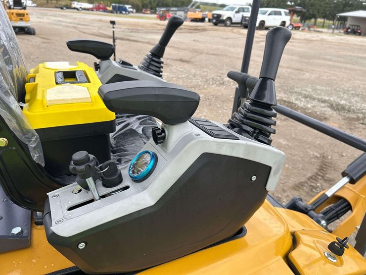 2025-sdlanch-sdle20-diesel-mini-excavator-image-11