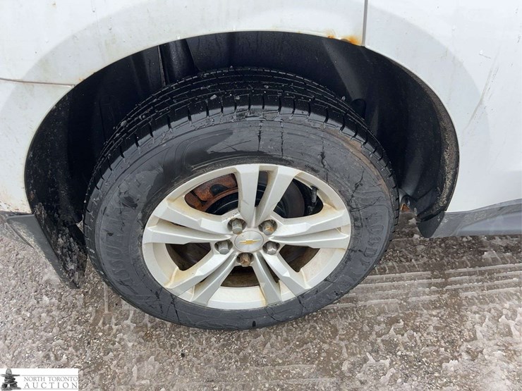 2015-chevrolet-equinox-ls-image-12