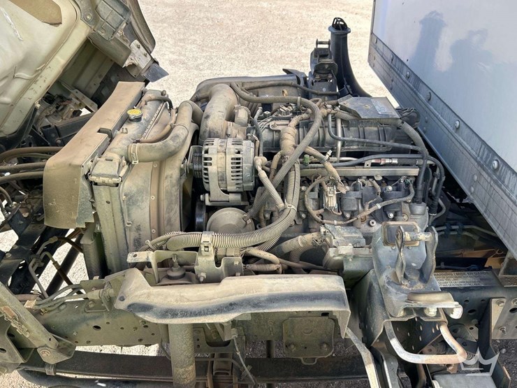 2016-isuzu-box-truck-image-7