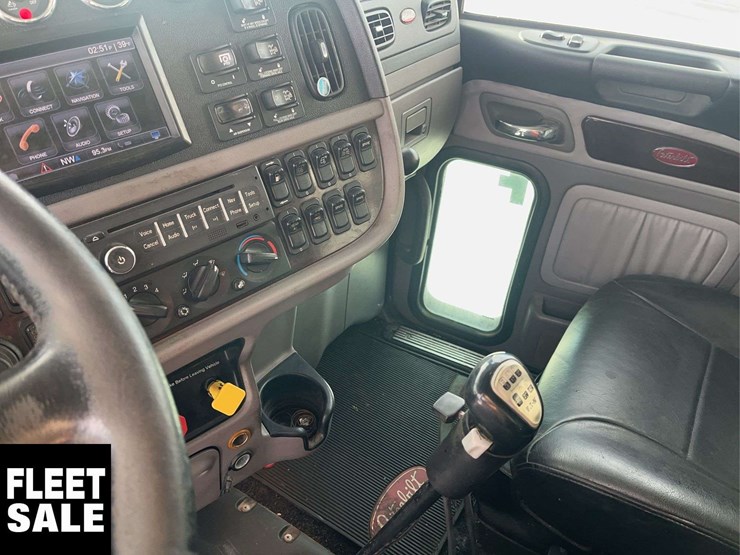 2016-peterbilt-367-image-16