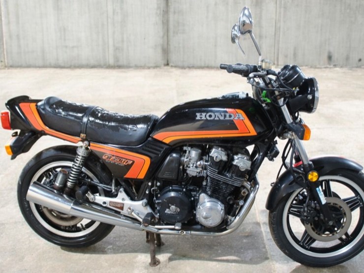 1982-honda-cb900f-motorcycle-image-1