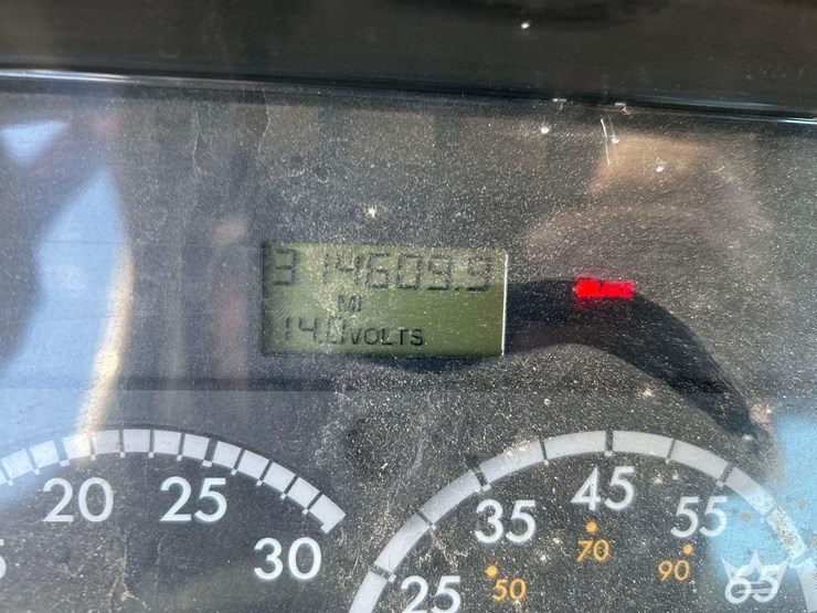 2006-freightliner-m2-bucket-truck-image-8