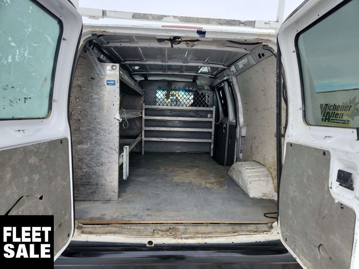 2013-ford-cargo-image-15