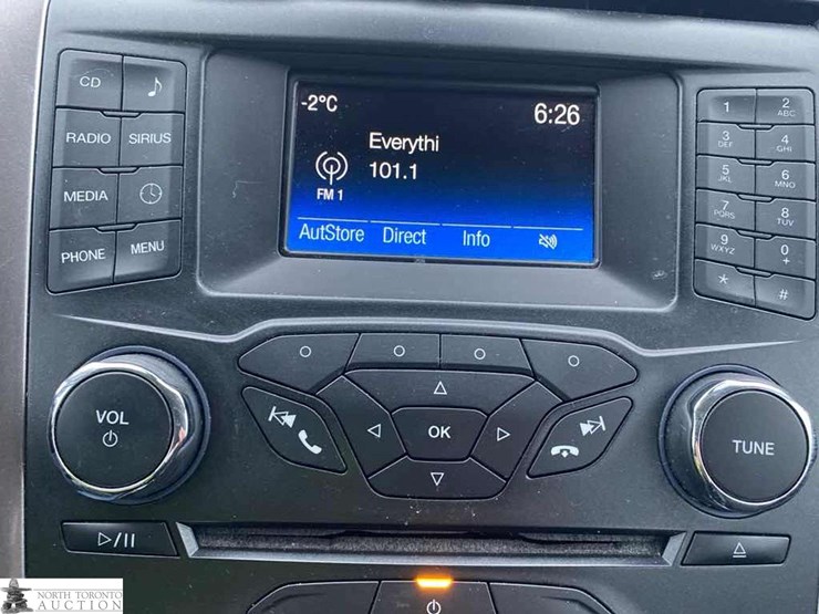 2017-ford-fusion-se-image-19