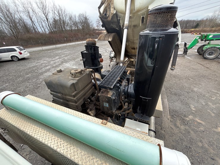 2009-international-7400-image-35