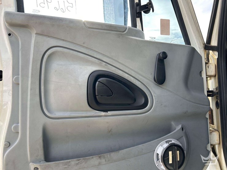 2007-international-derrick-digger-truck-image-11