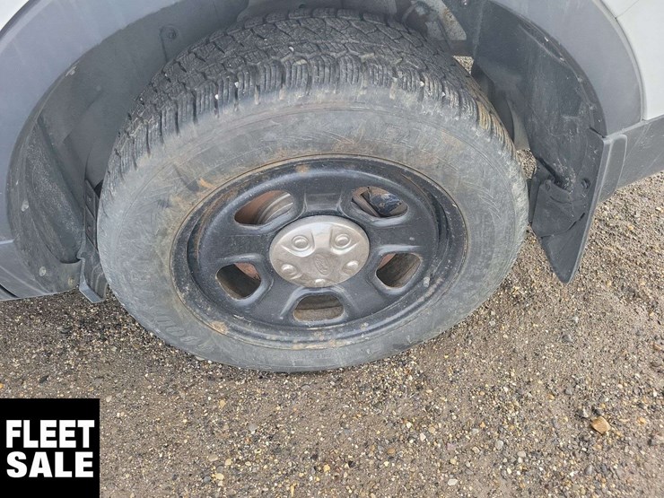 2016-ford-explorer-image-10