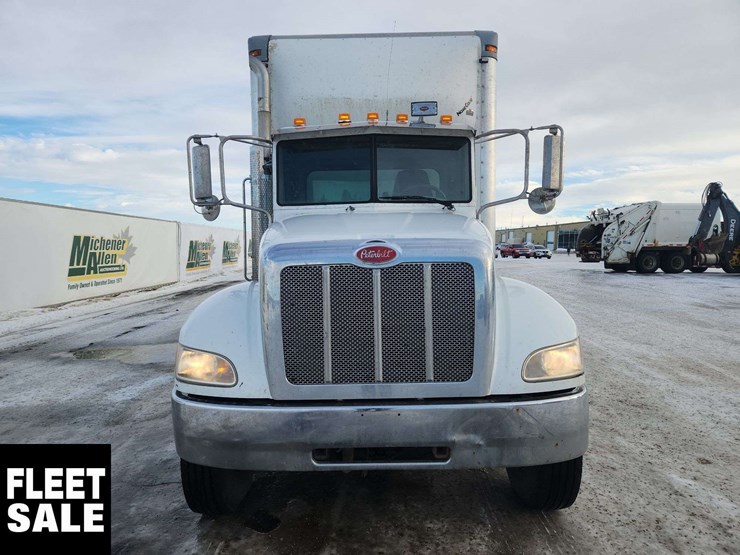 2011-peterbilt-348-image-9