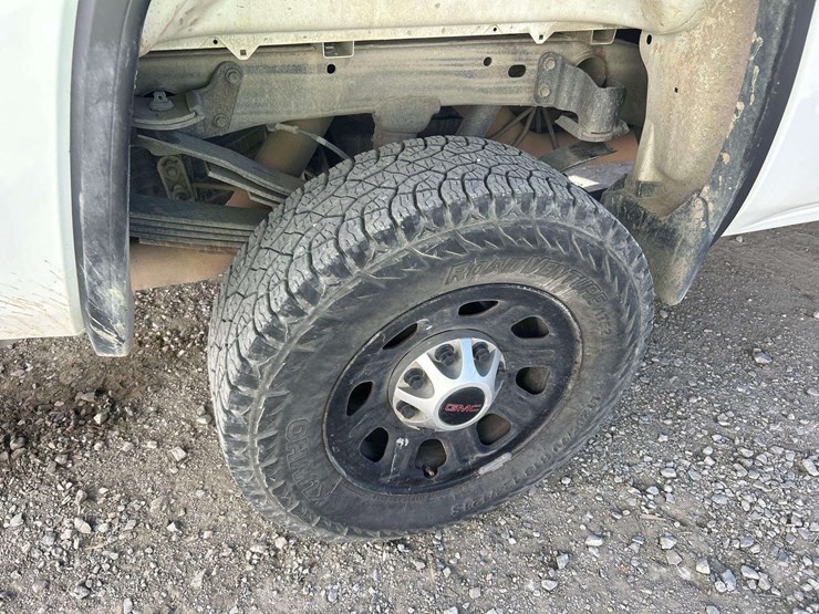 2015-gmc-3500-image-25