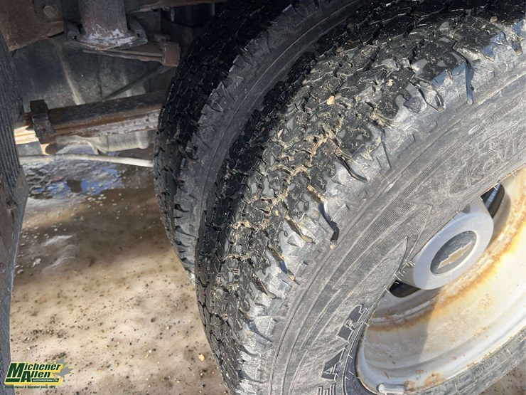 2015-chevrolet-silverado-3500hd-image-10