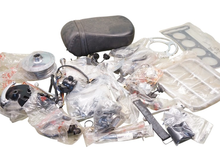 kawasaki-miscellaneous-parts-lot-image-1