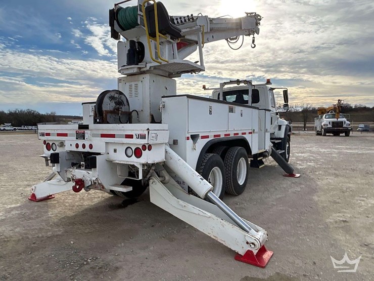 2007-international-derrick-digger-truck-image-3