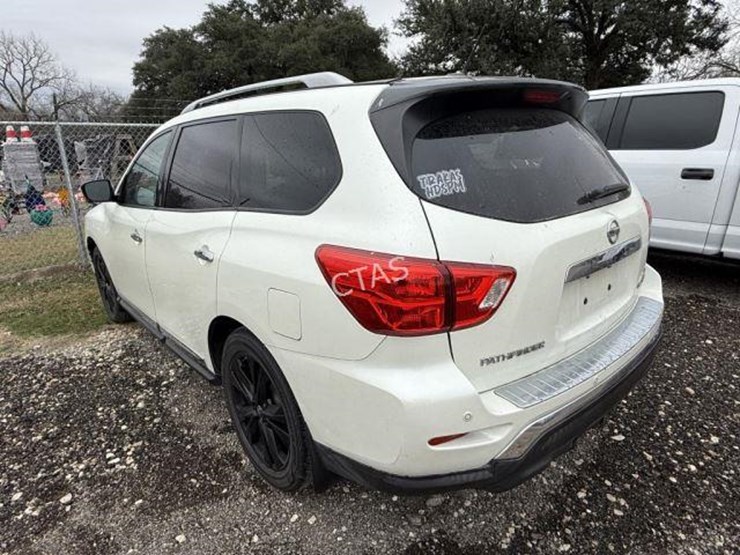 2017-nissan-pathfinder-image-7