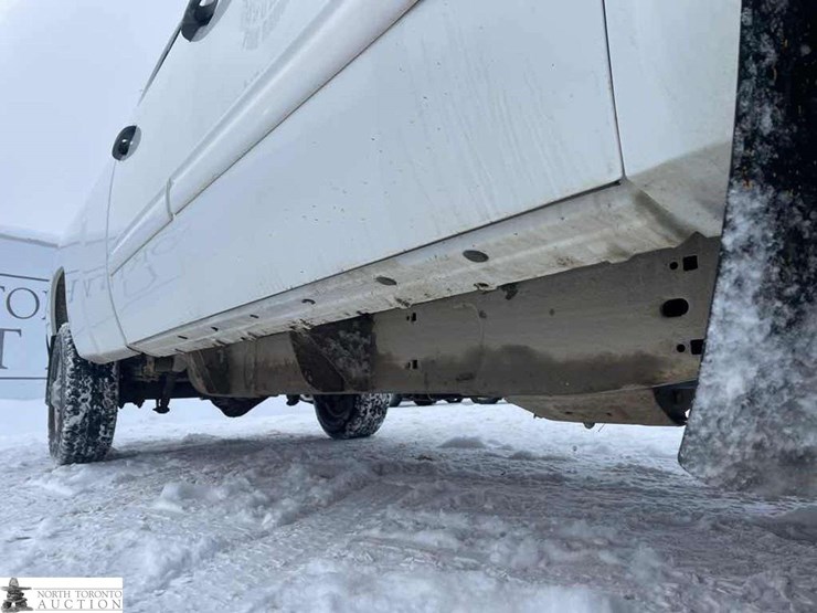 2011-chevrolet-k2500-image-24